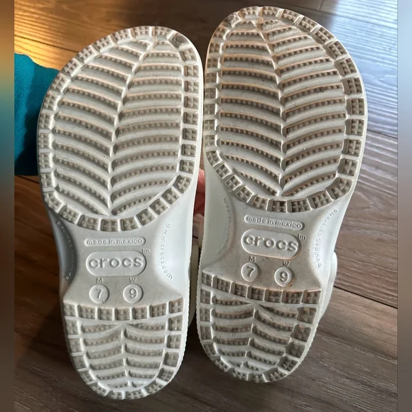 Crocs Women's White Sandals Women's Size 9 - Picture 2 of 4